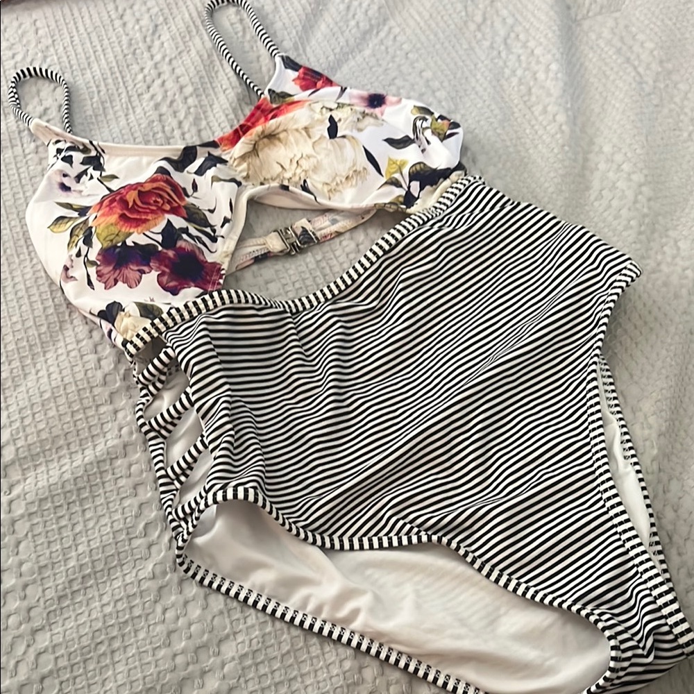 Floral and Striped Women's Intimate Set